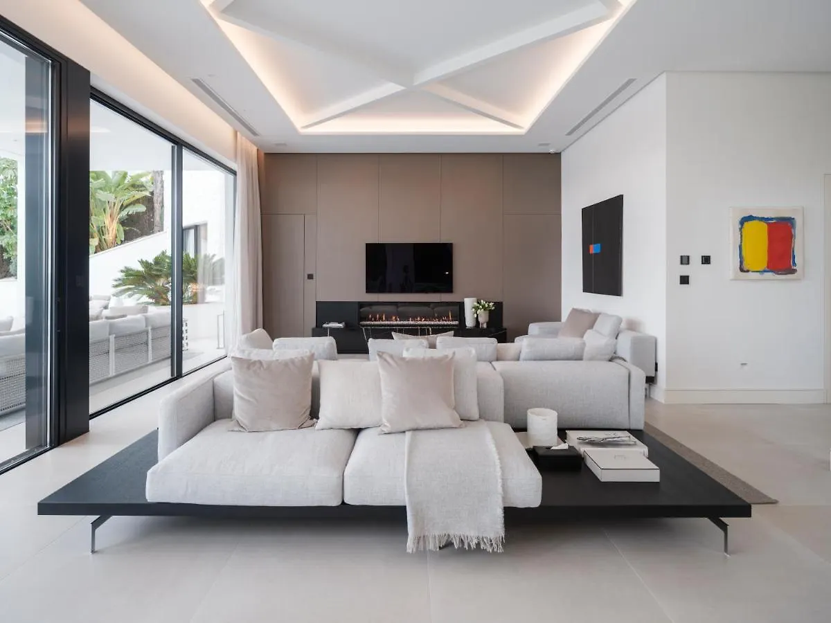 Villa Royale, Moderna Villa Con Piscina Y Vistas Al Mar Marbella Spain