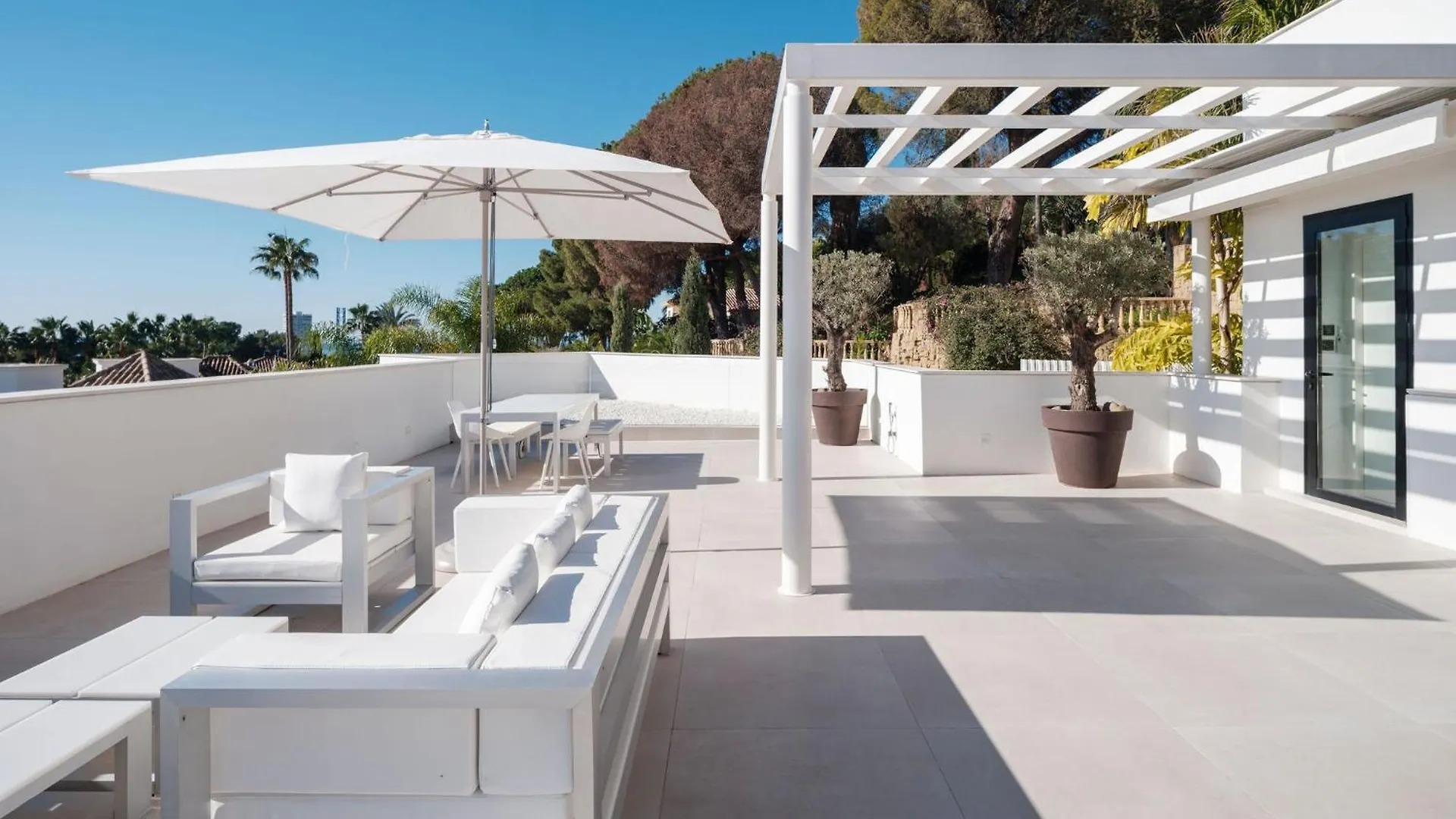 Villa Royale, Moderna Villa Con Piscina Y Vistas Al Mar Марбелья