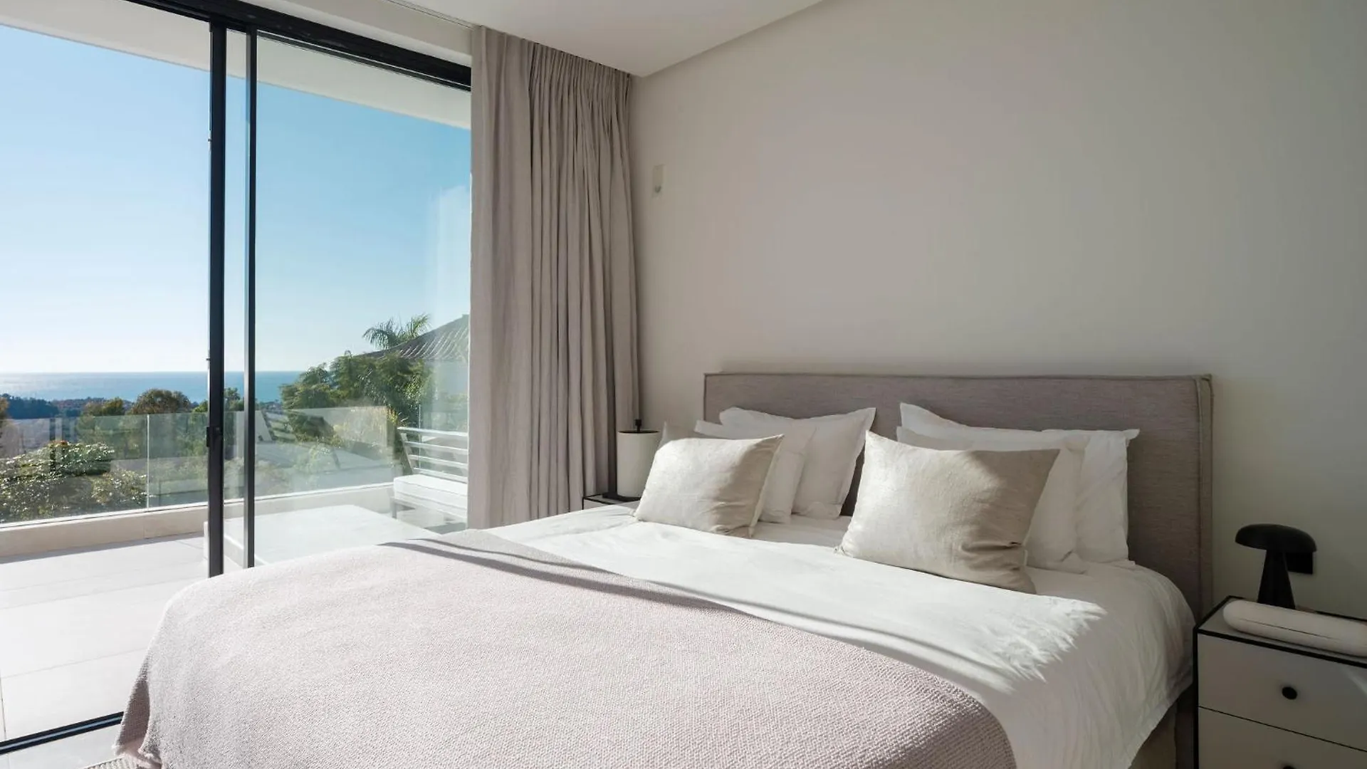 Villa Royale, Moderna Villa Con Piscina Y Vistas Al Mar Марбелья