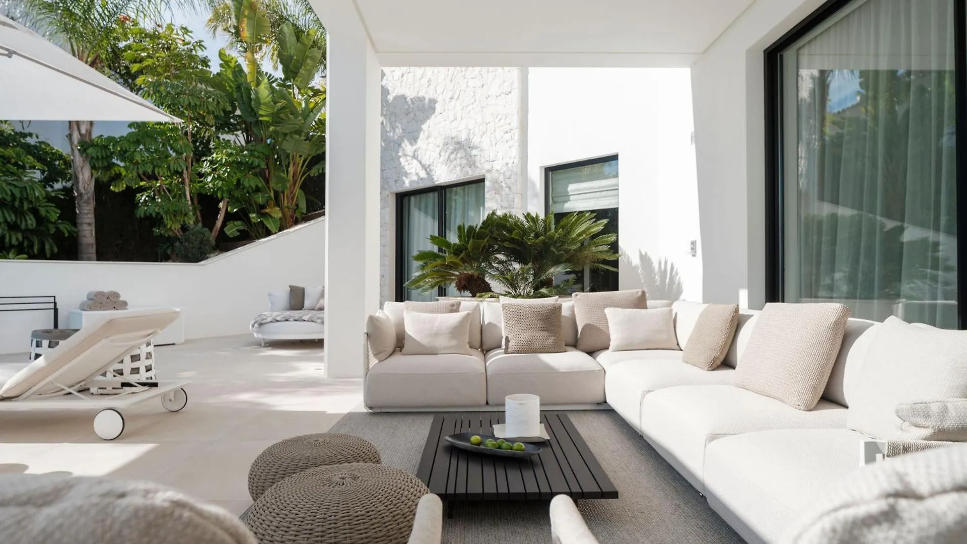 Villa Royale, Moderna Villa Con Piscina Y Vistas Al Mar Марбелья