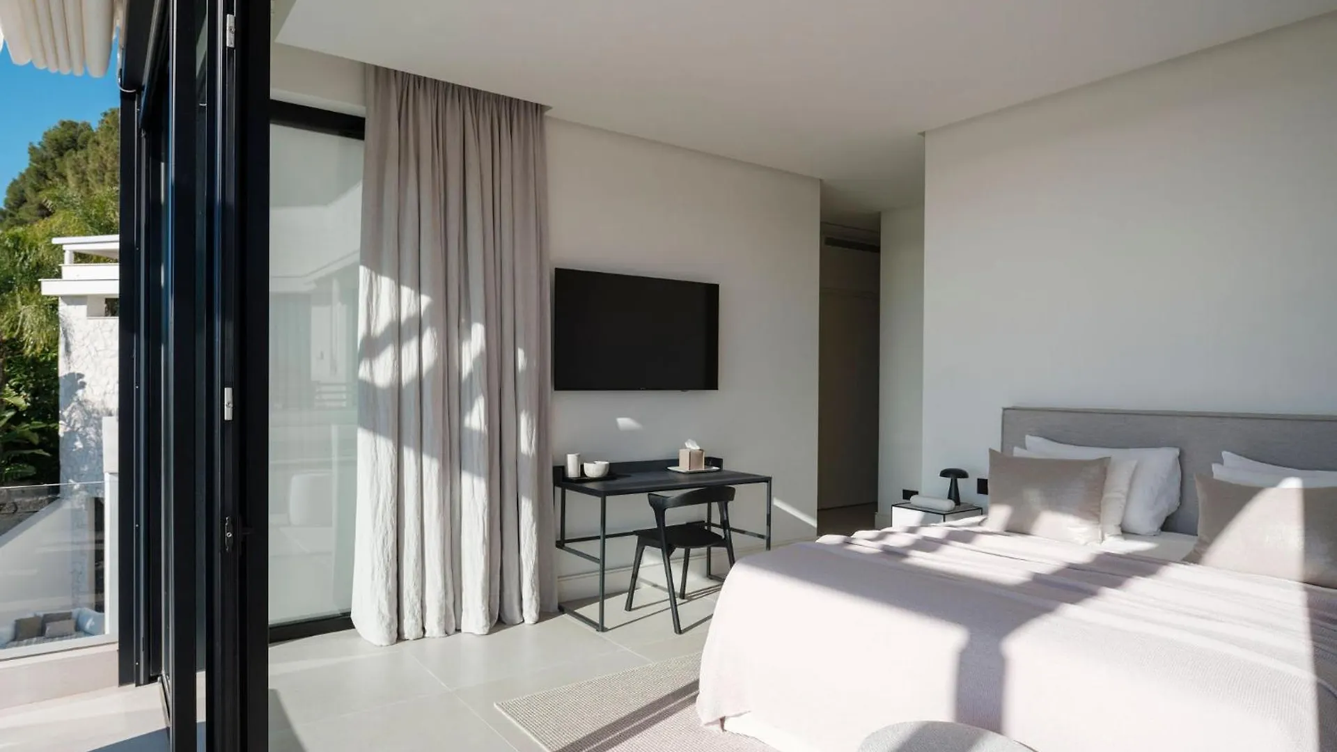 Villa Royale, Moderna Villa Con Piscina Y Vistas Al Mar Марбелья